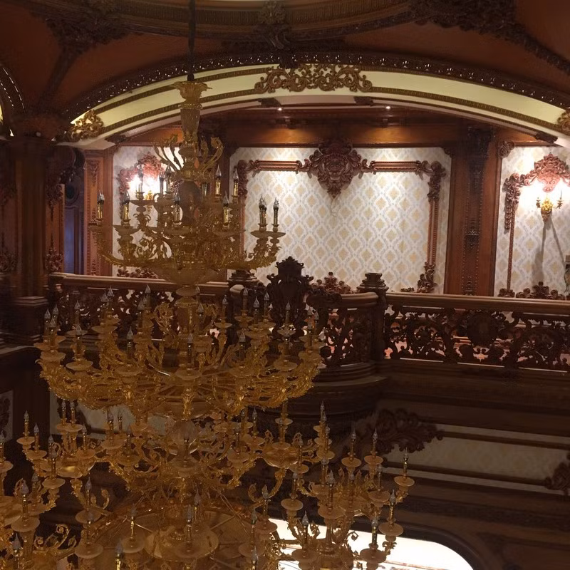 Bên trong toà lâu đài của đại gia Ngô Văn Phát chủ yếu là gỗ quý và đá nguyên khối được chuyển từ nhiều nơi trên cả nước về rất công phu, tốn kém. Ảnh: Baophapluat.