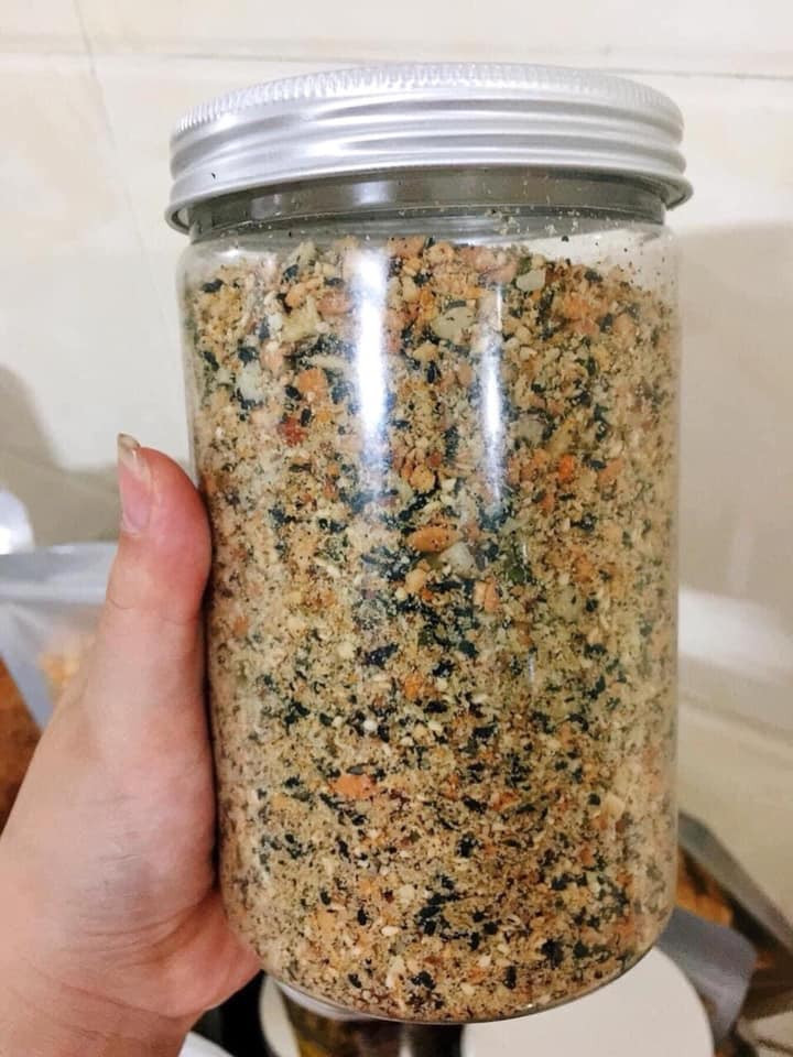 Tuy nhiên, ngày nay muối vừng được làm cầu kỳ hơn. Ngoài lạc, vừng còn có thêm rong biển, tép khô, lá chanh...