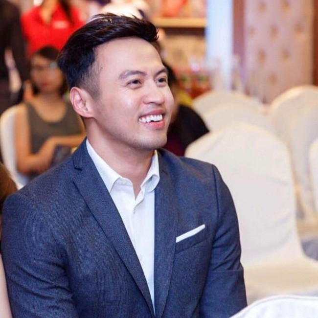 Tuy nhiên, đến nay, nam doanh nhân tài năng này vẫn độc thân. Nguồn ảnh: Internet. Video: Thiếu gia Sài Gòn khoe quà tốt nghiệp Ferrari. Nguồn: VTC1