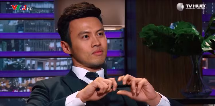 Vào mùa mưa, shark Khoa cầm thau rải khắp nhà đến mức thuộc làu hết tất cả chỗ dột trong nhà, khi rải hết thau thì canh, thau nào đầy nước thì đổ vào thùng.