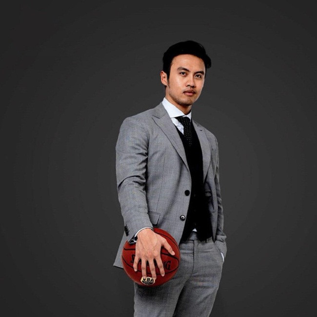 Sau khi từ Mỹ về, Lê Đăng Khoa làm giám đốc kinh doanh Công ty Cổ phần Phân Bón Ba Lá Xanh của gia đình.