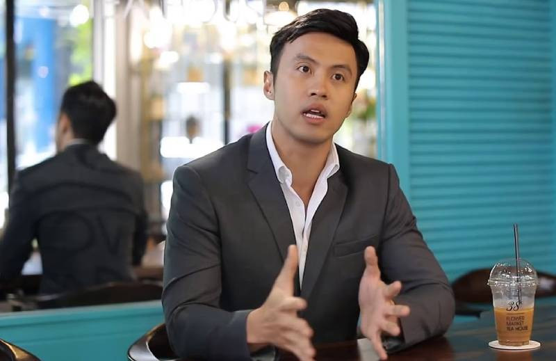 Dù khó khăn, nhưng cha mẹ vẫn tiết kiệm tiền cho shark Khoa đi học chữ. Mới 5 tuổi, biết đọc báo nên bố mẹ cho shark Khoa đi học sớm 1 năm.