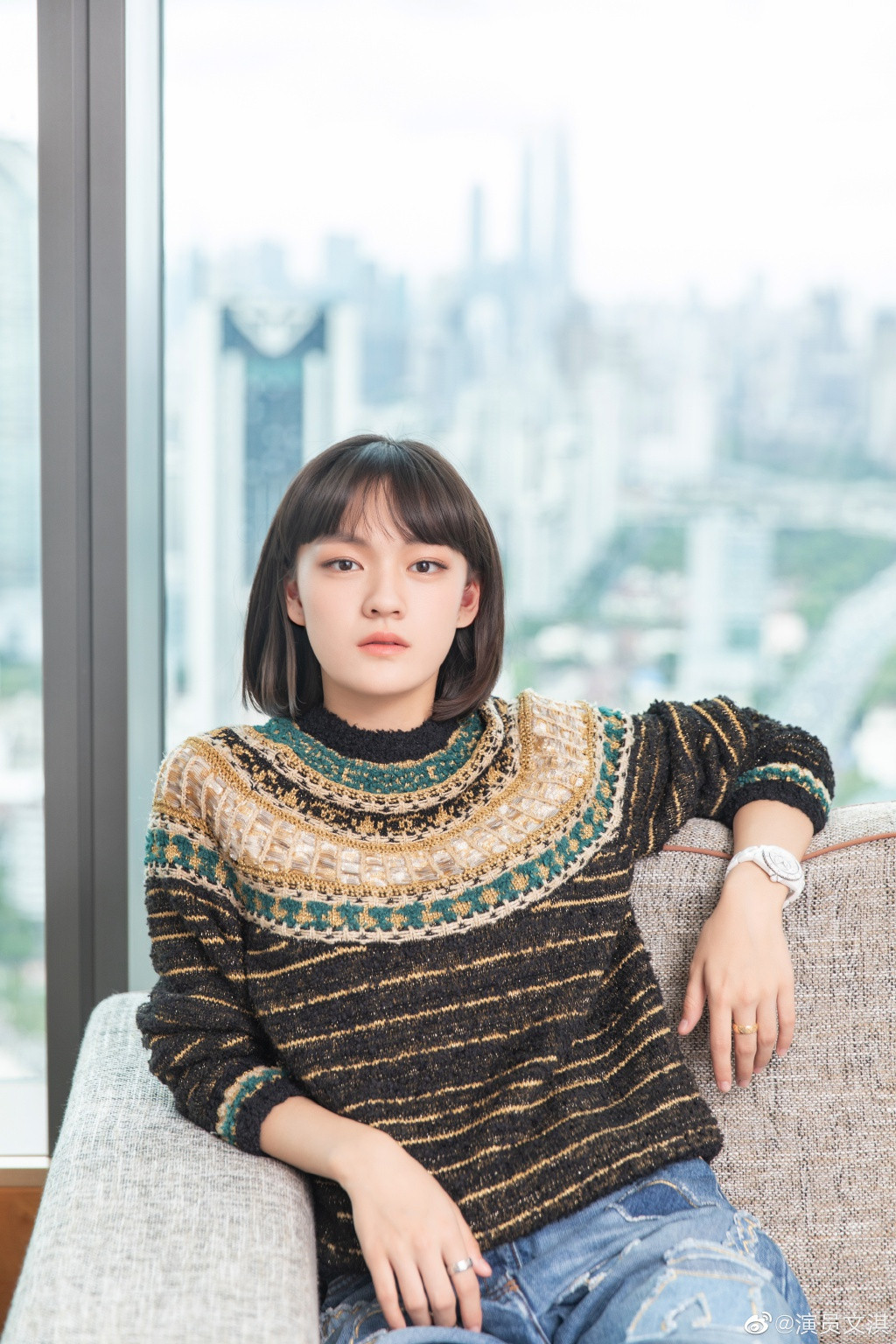 Năm 14 tuổi, Văn Kỳ đã đánh bại "lão tướng" như Diệp Đức Nhàn hay các diễn viên dày kinh nghiệm như Ngô Nhạn Muội, Trần Tương Kỳ, Hứa Vỹ Ninh để giành giải Nữ phụ xuất sắc tại Liên hoan phim Kim Mã lần thứ 54. Nhan sắc của cô không được xếp hàng mỹ nhân của làng giải trí Hoa ngữ, nhưng lại được đánh giá là đầy khí chất và mang đậm chất điện ảnh. Hơn nữa, diễn xuất tự nhiên xuất phát từ tố chất bẩm sinh của nữ diễn viên 16 tuổi cũng được nhiều đạo diễn tín nhiệm.