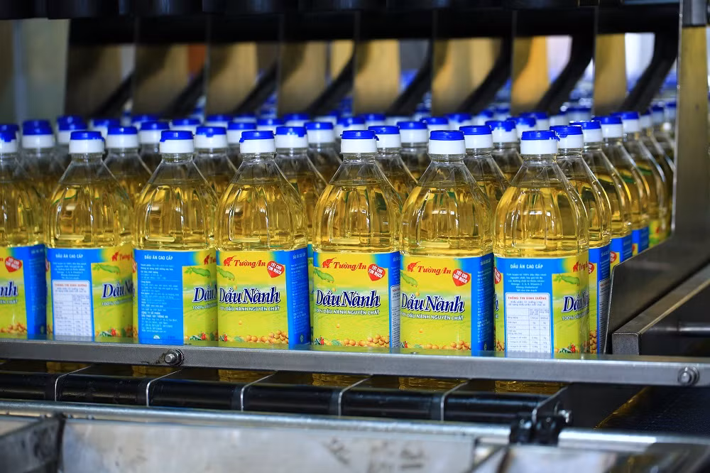 Bao COVID-19 khien nhieu nganh “khoc”, rieng loat cong ty nay lai lon-Hinh-2