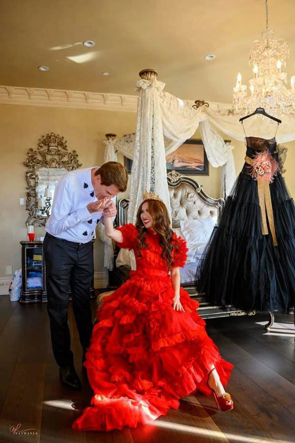 Không chỉ vậy, Mimi Morris còn sống trong căn biệt thự bề thế nguy nga trên đất Mỹ trị giá lên tới 800 tỷ.