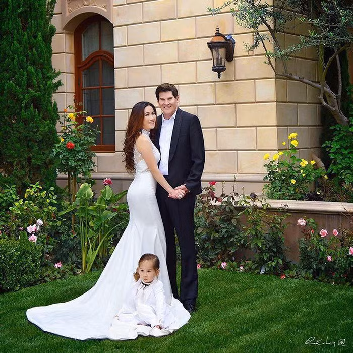 Các con của cặp đôi vợ chồng này có cuộc sống đúng chuẩn rich kid thứ thiệt.