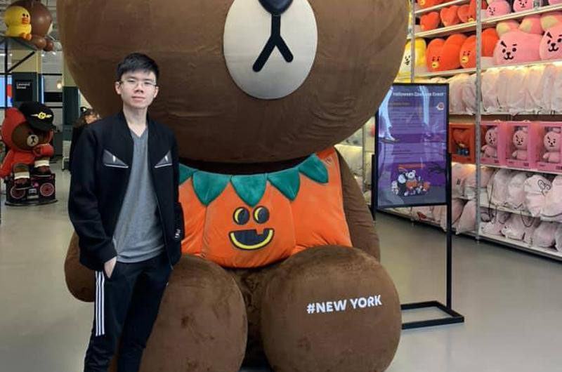 Em trai của Phan Thành là thiếu gia Phan Hoàng - chàng thanh niên cũng có niềm mê siêu xe giống anh trai.