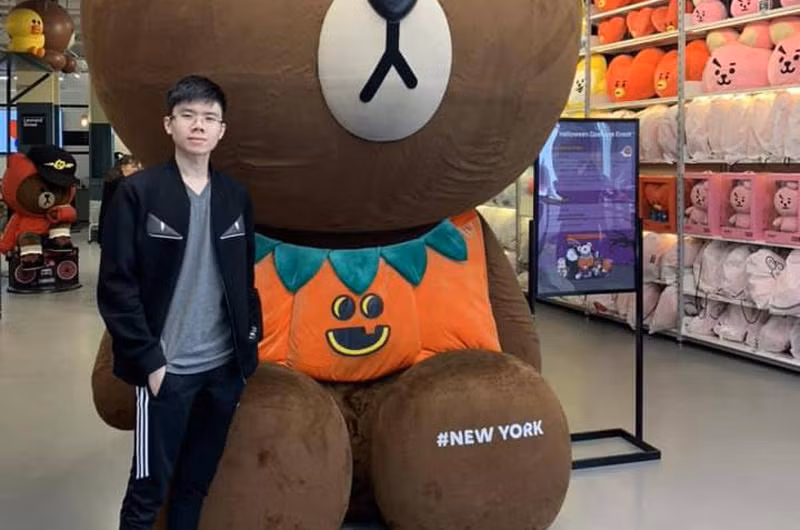 Em trai của Phan Thành là thiếu gia Phan Hoàng - chàng thanh niên cũng có niềm mê siêu xe giống anh trai.