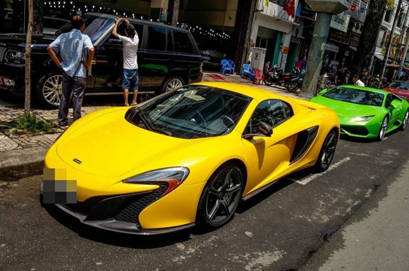 Thứ hai là chiếc siêu xe Lamborghini Huracan được đồn đoán khoảng 15 tỷ.