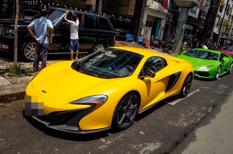 Thứ hai là chiếc siêu xe Lamborghini Huracan được đồn đoán khoảng 15 tỷ.