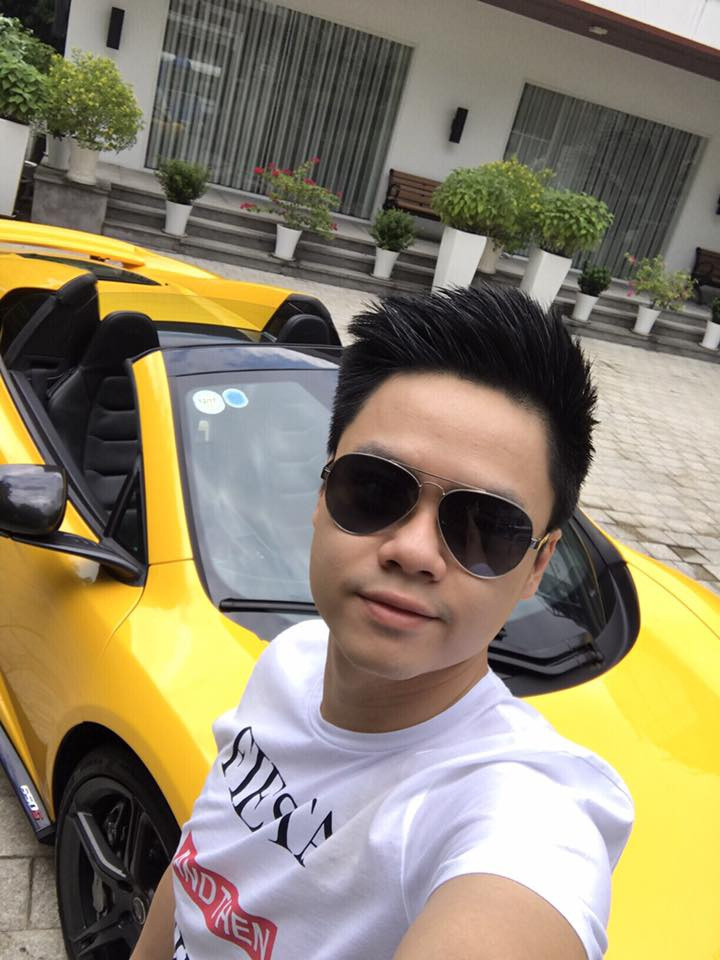 Được đồn đoán là người thừa kế thứ nhất của đại gia Phan Quang Chất - ông chủ của trung tâm thương mại lớn Saigon Square tại TP.HCM, thiếu gia Phan Thành khiến không ít người ghen tị vì bộ sưu tập siêu xe hàng trăm tỷ đồng.