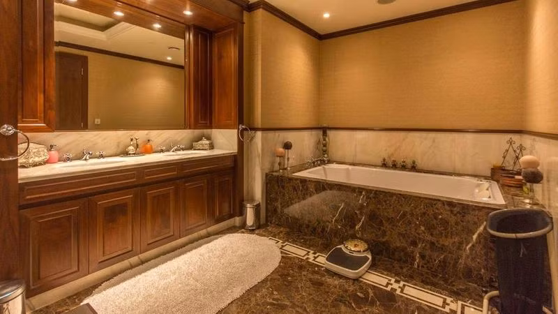 Mỗi phòng ngủ đều có một phòng tắm sang trọng riêng.