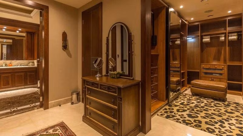 Những dịch vụ này đều được thực hiện chỉ thông qua một nút bấm. Nguồn ảnh: Realestate Video: Dân Sài thành ‘tiếc’ biệt thự Pháp bị phá dỡ. Nguồn: VTC14.