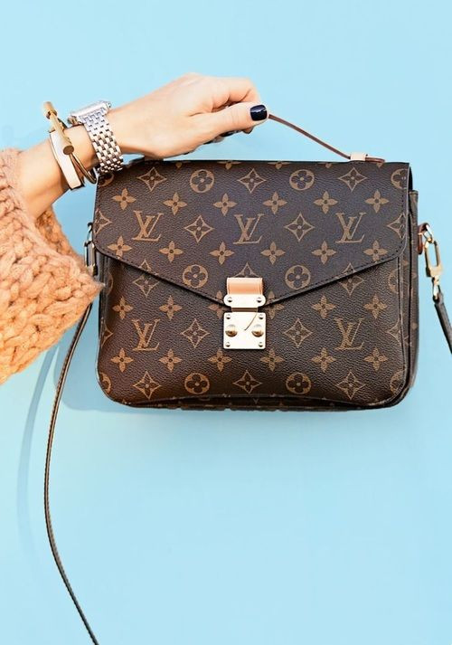 Túi xách Louis Vuitton có khả năng chống nước và chống cháy. Đây là một trong những lý do tại sao chúng rất đắt tiền.