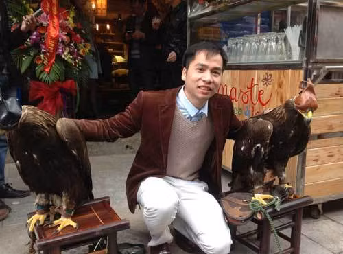 Cách đây mấy năm, hai con đại bàng Mông Cổ giá 200 triệu được một thanh niên “nhập khẩu” đưa về Hà Nội đã "khuấy động" giới chơi chim cảnh ở Hà Nội. Ảnh: Vietnamnet.