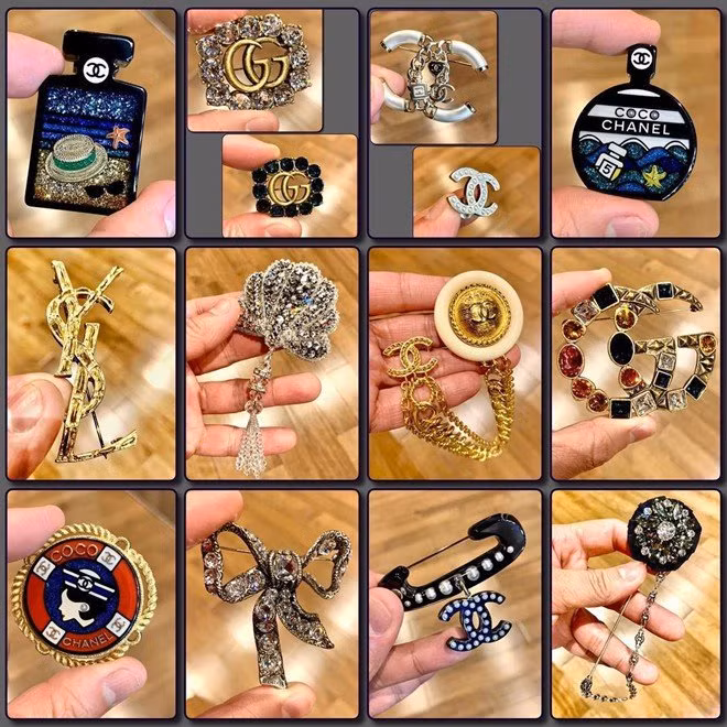 Bên cạnh đó, Trấn Thành có nguyên một tủ giày xịn hàng trăm mẫu, bộ sưu tập khuy áo hàng hiệu lên tới 360 triệu, cùng rất nhiều đồ đắt tiền khác. Nguồn ảnh: FBNV.