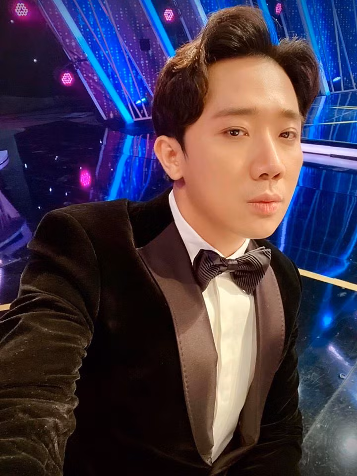 Mới đây, dư luận "dậy sóng" khi một tài khoản Facebook đăng tải bài viết đề cập đến chuyện MC Trấn Thành sử dụng chất kích thích với hội bạn thân gồm diễn viên Anh Đức và ca sĩ Hồ Quang Hiếu.