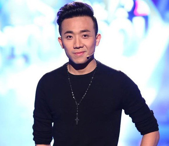 Giá đóng TVC quảng cáo của Trấn Thành cũng được tiết lộ rơi vào khoảng 20.000 - 30.000 USD cho một TVC. Nhờ đó, việc anh kiếm được hàng tỷ đồng một tháng là chuyện bình thường.