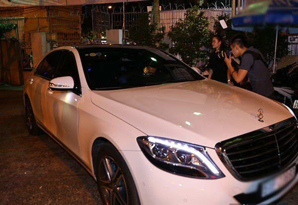 Nam danh hài hiện đang đi chiếc Mercedes S400 L gần 4 tỷ đồng.