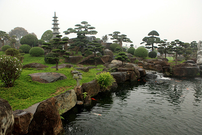 Phía sau đồi là hệ thống lọc nước hiện đại có chiều dài 50m và có một hệ thống ngầm ở đáy hồ. Ảnh: Người đưa tin.