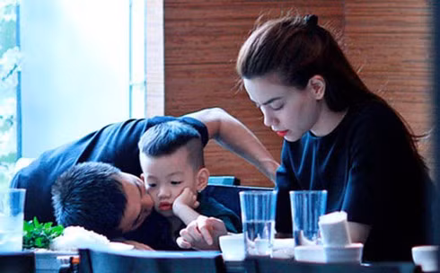 Dù không tổ chức đám cưới linh đình nhưng Hà Hồ và Cường Đô La đã có khoảng thời gian công khai với giới truyền thông, chung sống với nhau và có một con chung là bé Subeo.