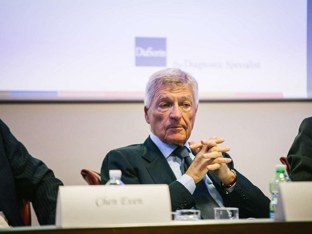 Tỷ phú Italia Gustavo Denegri cũng bỏ túi 100 triệu USD 'nhờ' virus corona. Ảnh: AP.