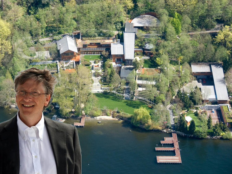 Tỷ phú Bill Gates sống ở căn biệt thự rộng hơn 6.000m2 tại Medina, Washington.