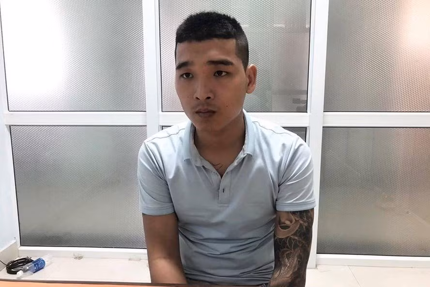 Thanh nien bi chem chet vi nhin co gai ban nhau ben canh