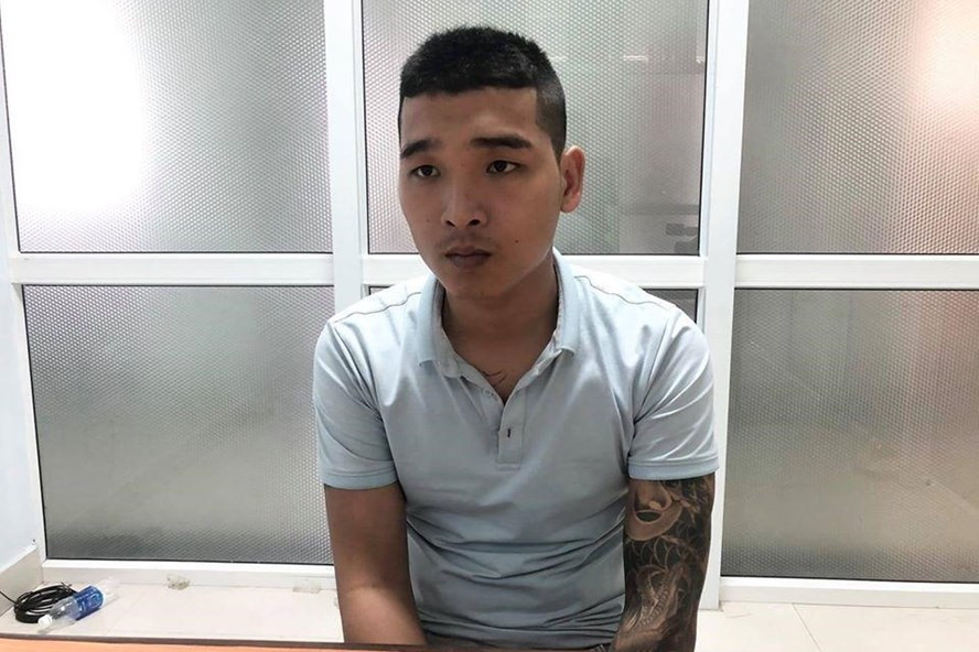 Thanh nien bi chem chet vi nhin co gai ban nhau ben canh