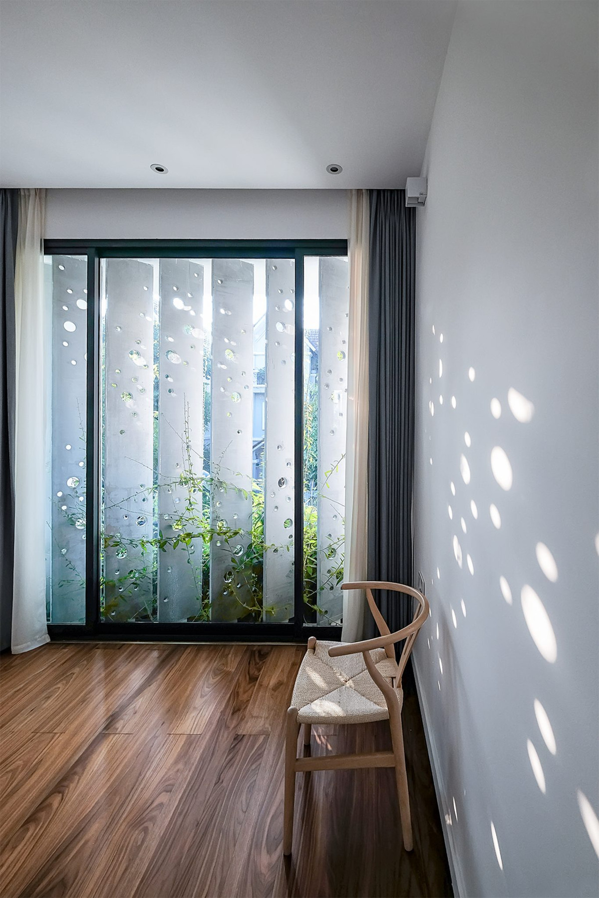 Các tấm đan bê tông tạo bóng đổ đẹp mắt.