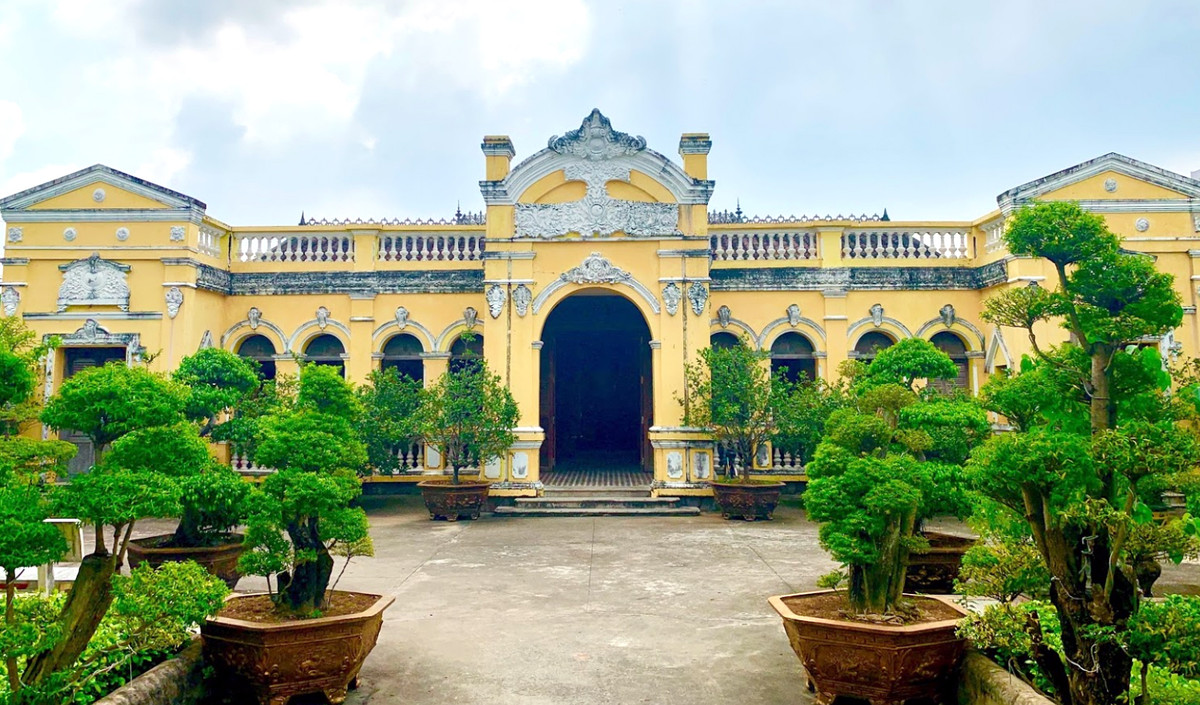 Hồi mới xây, đây là nơi sinh sống của bà Trần Thị Sanh (vợ của Anh hùng dân tộc Trương Định). Sau khi vào chùa quy y, bà Sanh để lại nhà cho các con cháu. Cháu ngoại bà Sanh lấy Đốc phủ sử Nguyễn Văn Hải và sống trong ngôi nhà này. Ảnh: Thamhiemmekong.