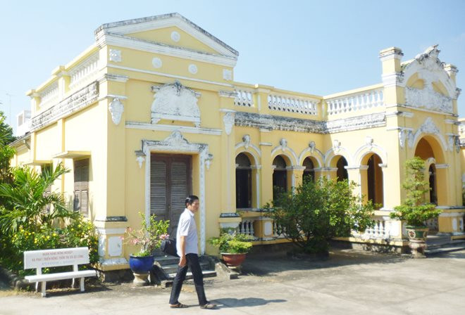 Tọa lạc ở phường 1 của thị xã Gò Công, tỉnh Tiền Giang, nhà Đốc phủ Hải (Đốc phủ sứ Nguyễn Văn Hải) là một trong những ngôi nhà địa chủ tiêu biểu nhất ở đồng bằng sông Cửu Long nói chung và Tiền Giang nói riêng còn được gìn giữ cho đến nay. Ảnh: NLĐ.