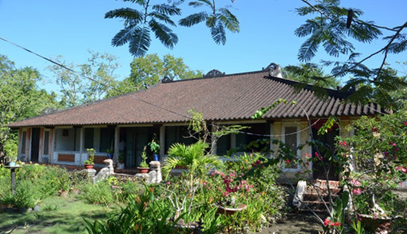 Được công nhận di tích lịch sử - văn hóa cấp quốc gia từ năm 1997, ngôi nhà của bà Trần Thị Ngỏ ở ấp Cầu Ngang, xã Long Hựu Đông, H.Cần Đước (Long An) có thể xem là ngôi nhà có nhiều cột nhất ở Nam Bộ. Ảnh: Vietnamnet.