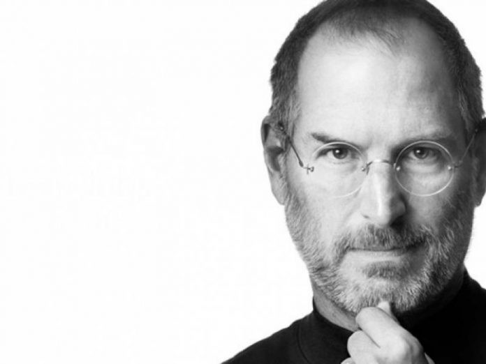 Steve Jobs cũng chỉ gắn bó với duy nhất một người phụ nữ trong 20 năm cho tới khi ông qua đời.