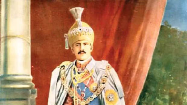 Nếu tính cả bất động sản, tổng tài sản của Nizam Đệ Thất, quốc vương Hyderabad rơi vào khoảng 187 tỷ bảng Anh (khoảng 233 tỷ USD) theo giá trị ngày nay.