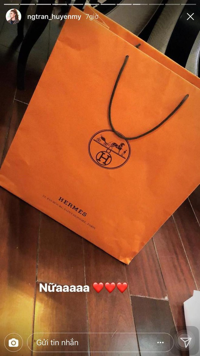 Quà Valentine của Huyền My là một chiếc túi Hermes sang chảnh.