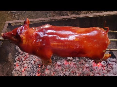 Heo phải lựa thứ heo con lớn bằng con thỏ, vừa 4 người ăn. Heo làm xong, ướp gia vị, ngũ vị hương, chao đỏ, tàu hủ đỏ. Tất cả được để trên cái mâm rồi dùng đồ kê, đưa vào trong lò gạch còn nóng, đóng bít cửa lò lại.