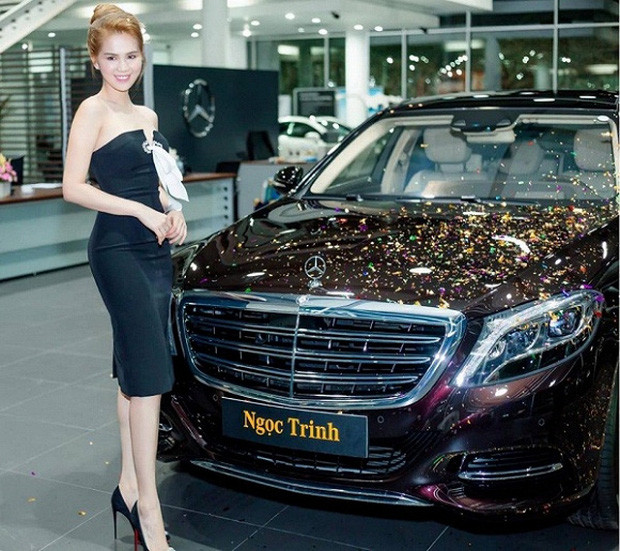 "Nữ hoàng nội y" Ngọc Trinh đang sở hữu trong tay khối tài sản hàng trăm tỷ, hàng hiệu không đếm xuể và hàng loạt siêu xe mà bất cứ cô gái nào cũng phải thán phục. Ảnh: Internet.