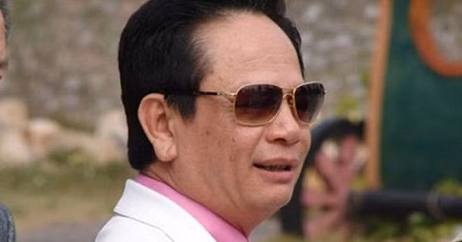 Ông Đào Hồng Tuyển – Chủ tịch HĐQT Tập đoàn Tuần Châu là người từng chi 80 tỷ đồng mua đất lấp biển, xây dựng con đường độc đạo dẫn từ đất liền ra đảo Tuần Châu, Quảng Ninh.