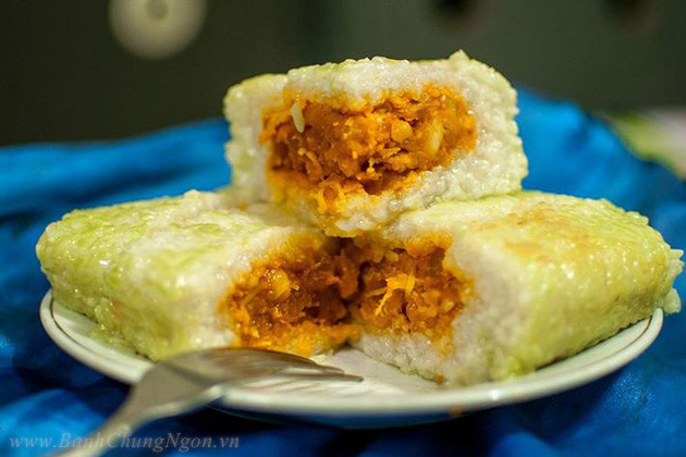 Bên cạnh đó, để phục vụ nhu cầu ăn chay đang ngày một phát triển, nhiều cơ sở sản xuất bánh chưng truyền thống cũng đã bắt tay vào làm bánh chưng chay. Ảnh: Facebook.