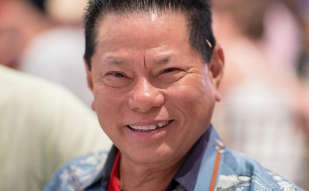 Năm 1980, Hoàng Kiều rời bỏ cương vị quản lý tại Abbott để thành lập công ty của riêng mình với tên viết tắt là RAAS – hoạt động trong lĩnh vực sản xuất huyết tương y tế, chuyên cung cấp các kháng thể hiếm.