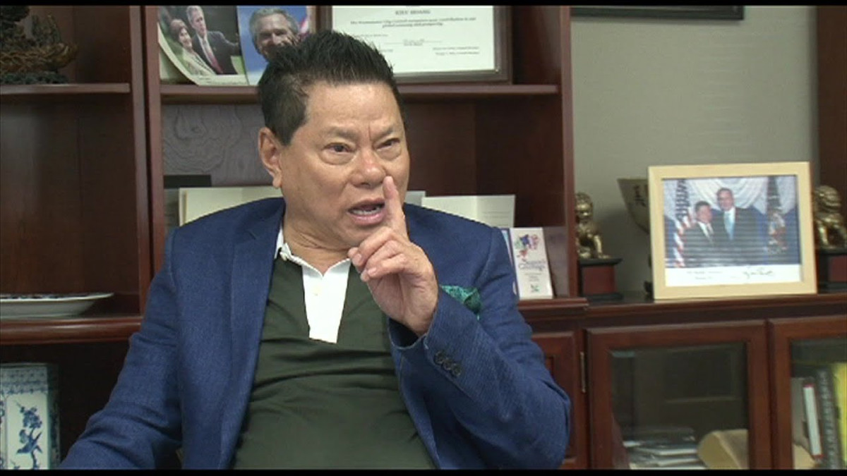 Thời điểm Hoàng Kiều qua Mỹ, ông đã có vợ và năm người con. Tuy nhiên, thông tin về vợ hay các con của Hoàng Kiều là điều bí ẩn đối với giới truyền thông.