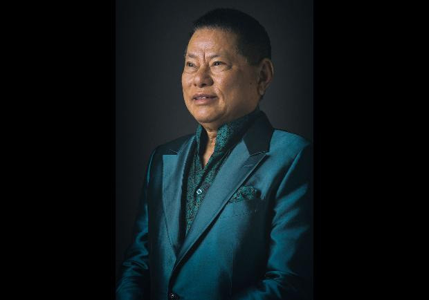 Tài sản của Hoàng Kiều tăng chóng mặt sau khi Shanghai RAAS tiến hành IPO trên sàn chứng khoán Thâm Quyến, Trung Quốc. Sau đó, vị tỷ phú này còn lấn sân sang lĩnh vực sản xuất rượu.