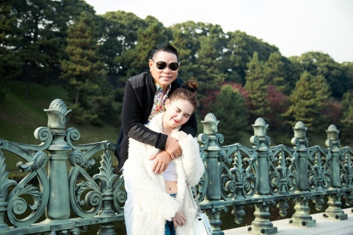 Ngoài khối tài sản đồ sộ, tỷ phú Hoàng Kiều còn được biết đến bởi mối tình chóng vánh, kéo dài chưa đầy 3 tháng, với Ngọc Trinh.