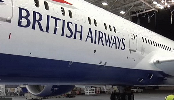 Khi dòng chữ British Airways, logo và các mảng màu đặc thù của hãng hàng không xuất hiện là chiếc Boeing 787-9 Dreamliner hoàn thiện cất cánh bay lên trời. Nguồn ảnh: British Airways.