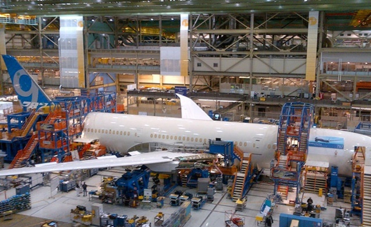 Hãng hàng không British Airways của Anh từng giới thiệu 1 video timelapse có độ dài 4 phút để giới thiệu toàn bộ quá trình sản xuất một chiếc máy bay Boeing 787-9 Dreamliner tại nhiều nhà máy khác nhau.