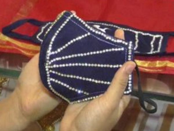Khẩu trang nạm kim cương giá nghìn đô giới nhà giàu Ấn Độ "phát sốt" Khau trang nam kim cuong gia nghin do gioi nha giau An Do