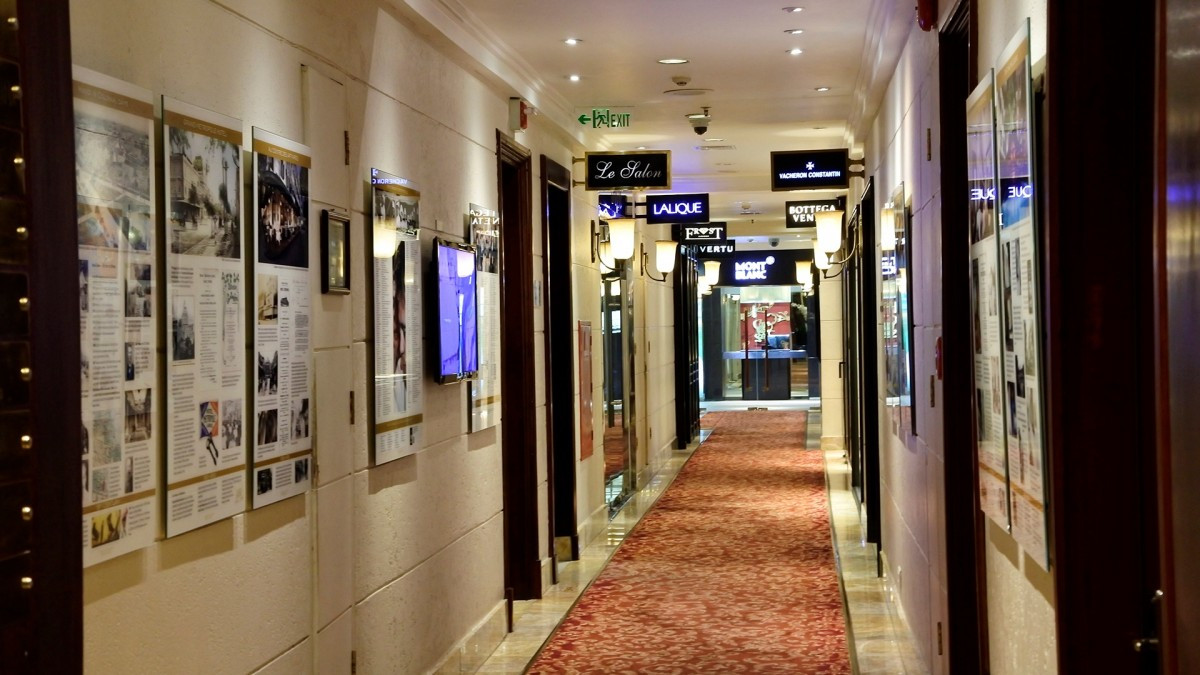 Đặc biệt, trong khách sạn còn có khu mua sắm dành cho giới thượng lưu với những nhãn hàng xa xỉ như Patek Philippe, Bottega Veneta, Hublot, S&amp;S Knightsbridge, Hermes, Chopard, Richard Mille...Ảnh: Metropole.