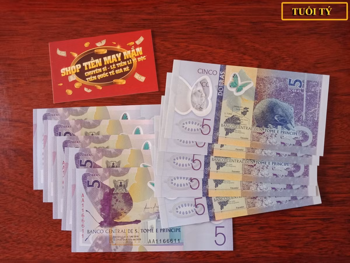 Theo khảo sát, các shop online chuyên bán mặt hàng độc lạ có nhiều loại tiền để làm quà tặng, lì xì trong dịp tết.