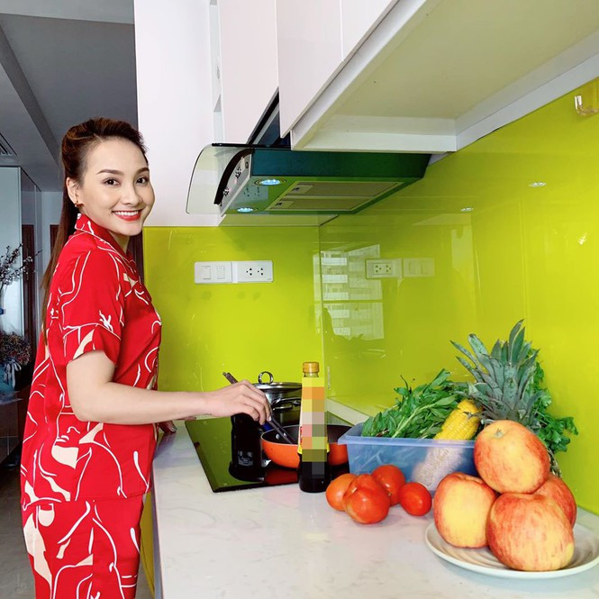 Góc bếp với gam màu trắng sáng.